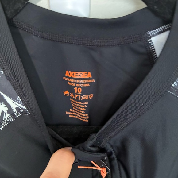 Axesea UPF 50+ Coverage Modest Black One-Piece Swimsuit Short Sleeve Size 10 NWT - Picture 4 of 8